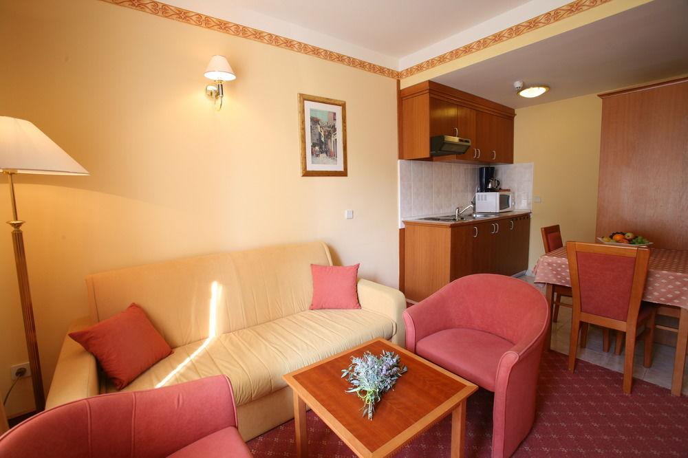 Valamar Villa Adria Baška Exteriör bild