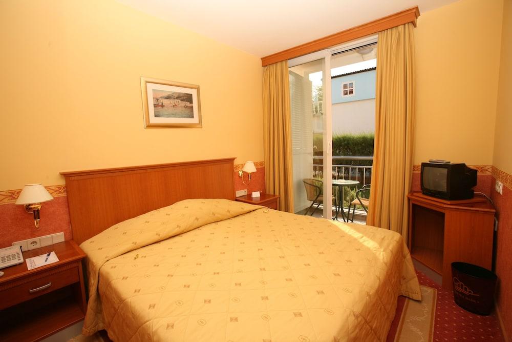 Valamar Villa Adria Baška Exteriör bild