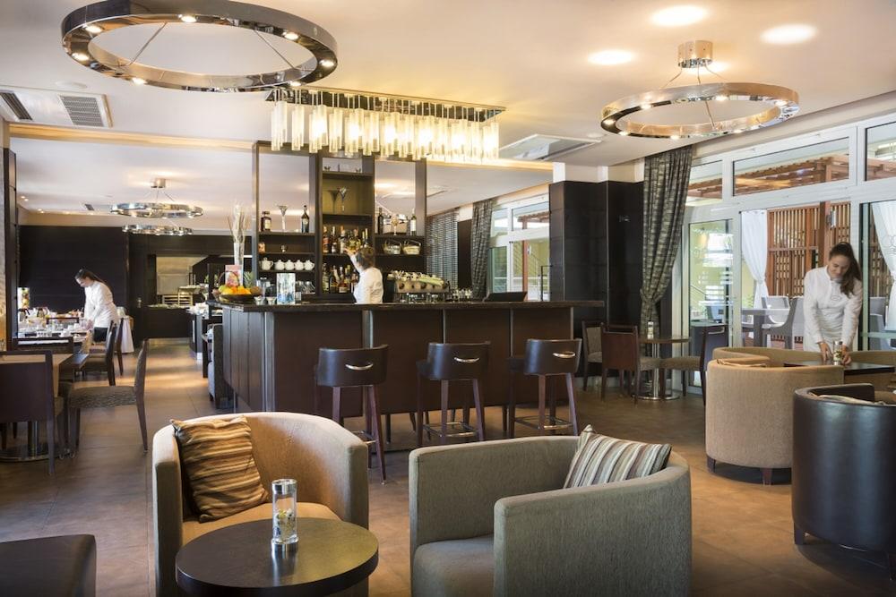 Valamar Villa Adria Baška Exteriör bild