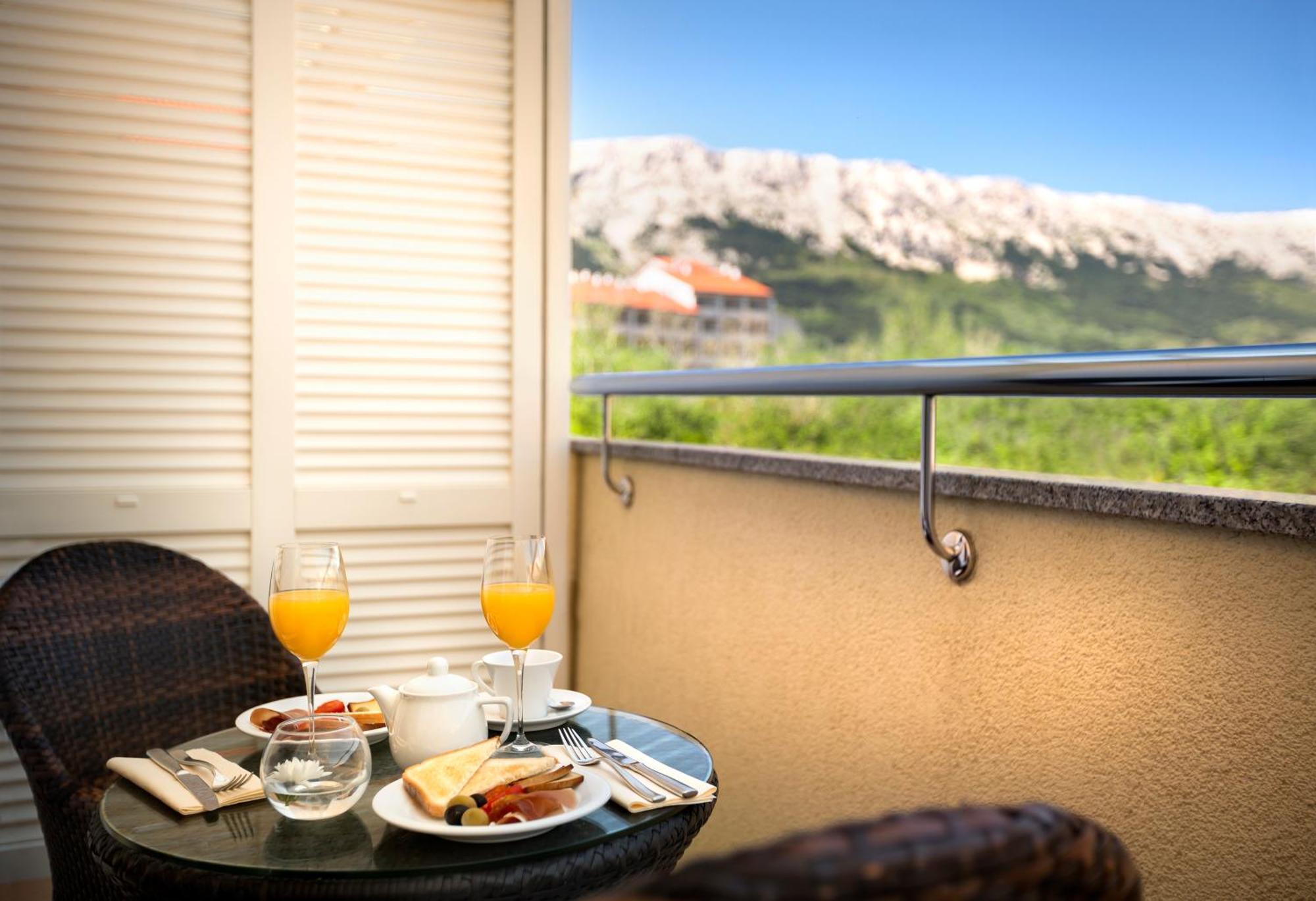 Valamar Villa Adria Baška Exteriör bild