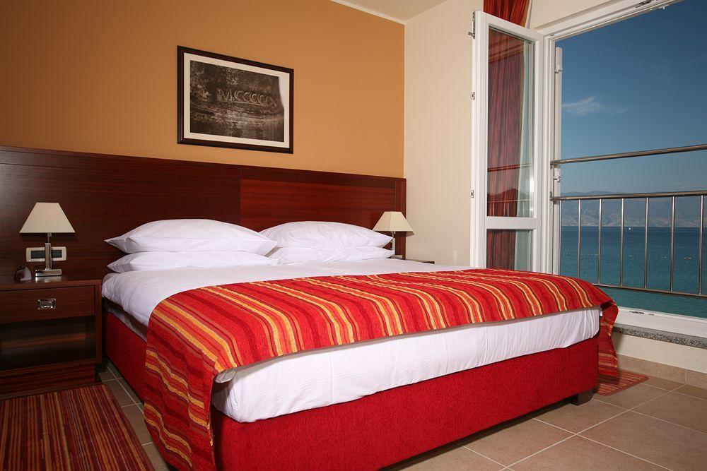 Valamar Villa Adria Baška Exteriör bild