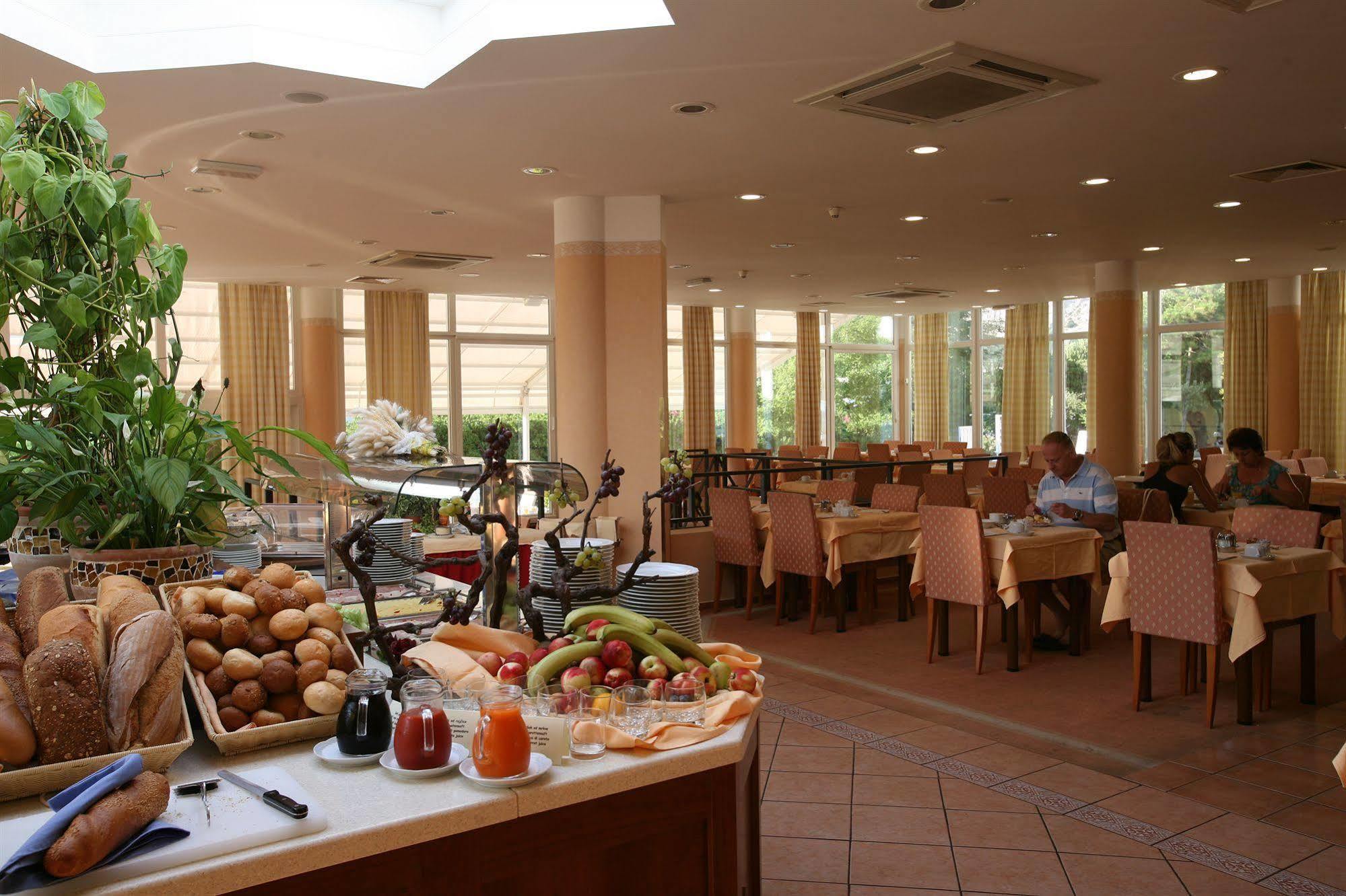 Valamar Villa Adria Baška Exteriör bild