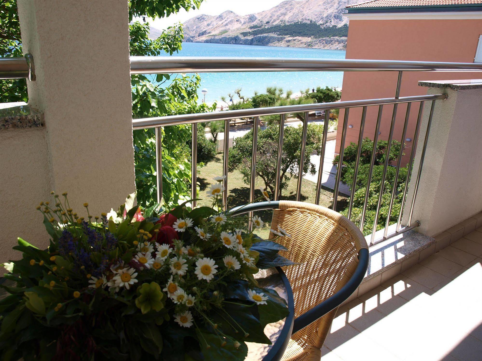 Valamar Villa Adria Baška Exteriör bild